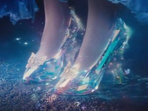 pantoufles-verre_cendrillon-cinderella-bande-annonce-trailer-disney_le-blog-de-cheeky